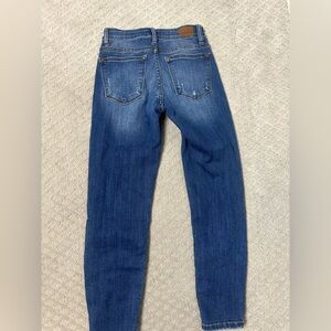 Sz 3/26 Judy Blue relaxed fit mid rise medium wash jeans stretch light distress